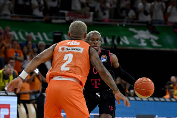 侧重数据与 侧重数据与